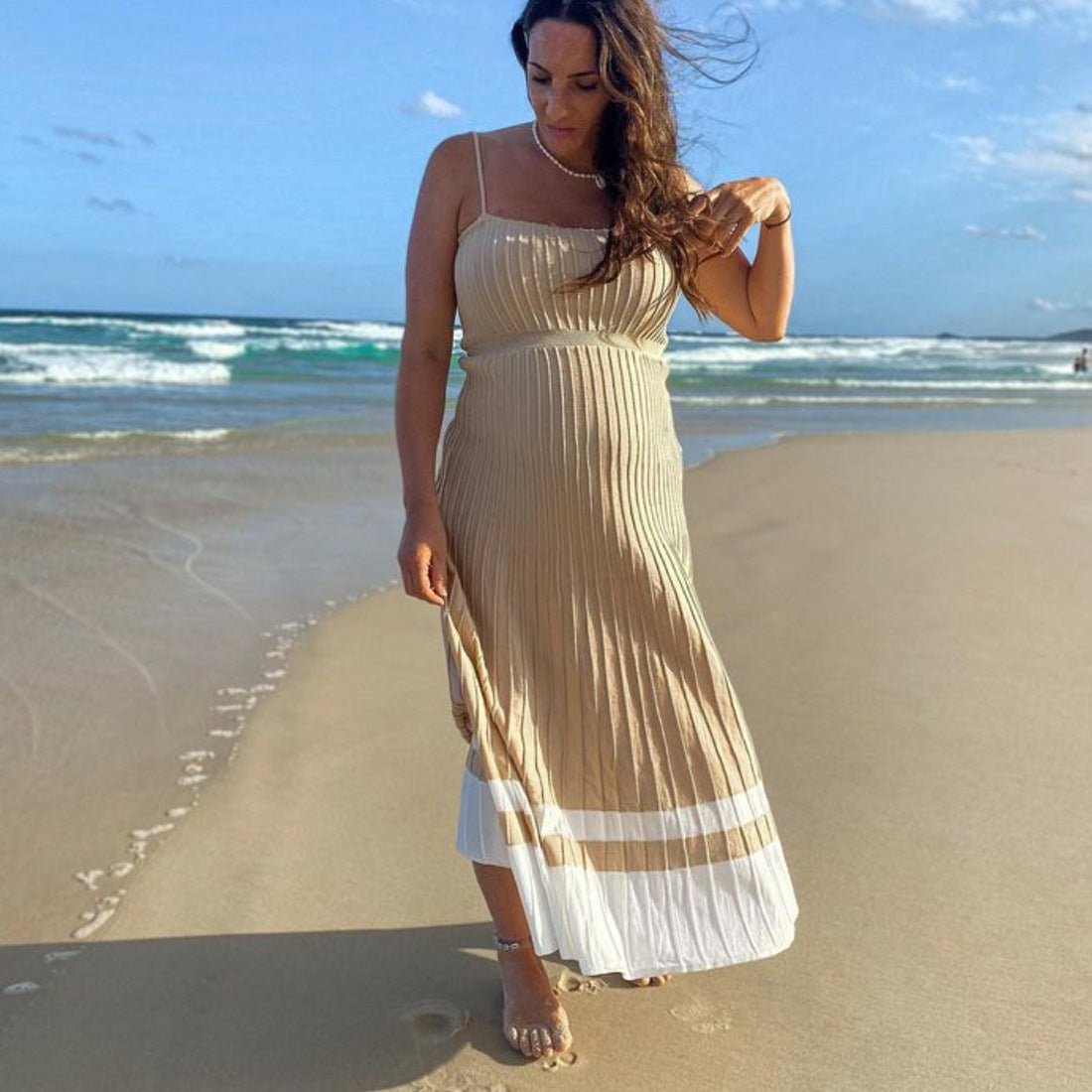 Clara | Robe Plissée à Bretelles et Taille Haute